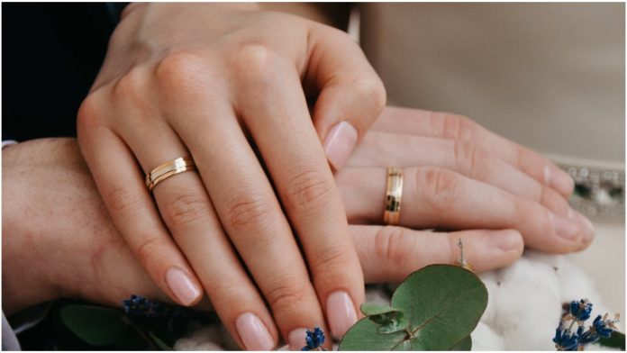 Vjenčani prsten na četvrtom prstu