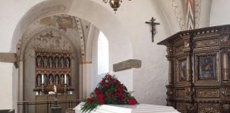 Svećenik je u crkvu postavio mrtvački sanduk, a ono što se u njemu nalazilo šokiralo je vjernike