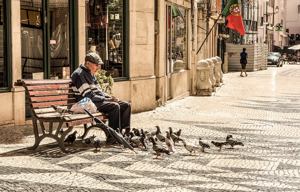 starac je svaki dan u podne dolazio u crkvu