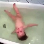 ostavila je bebu samu u kadi