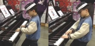 dječak na klaviru