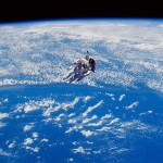 astronaut svemir susret s Bogom