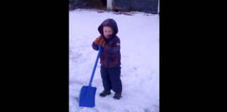 mama dječak snijeg