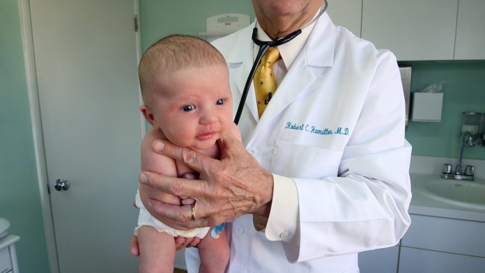 doktor trik smiruje bebe