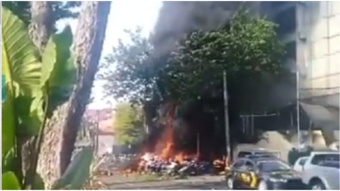 Bombaši samoubojice napali tri crkve ubivši najmanje devetero kršćana Bombaši samoubojice napali tri crkve ubivši najmanje devetero kršćana
