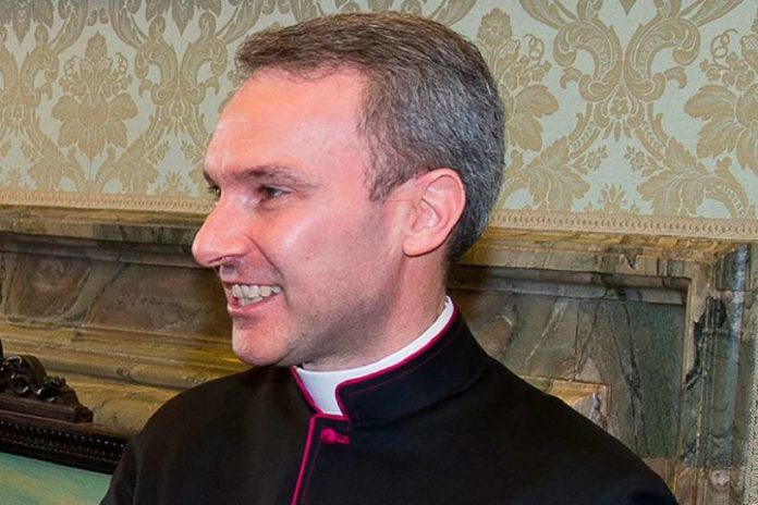 katolički svećenik optužen za posjedovanje dječje pornografije katolički svećenik optužen za posjedovanje dječje pornografije