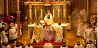 Nova svećenička odjeća sablaznila katolike Umjesto križeva, na njima su tri šestice