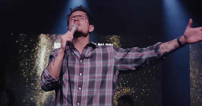 sudionik američkog talent showa je rasplakao suce, a svojom pričom o Bogu zadivio kršćane diljem svijeta 40-godišnji sudionik američkog talent showa je rasplakao suce, a svojom pričom o Bogu zadivio kršćane diljem svijeta