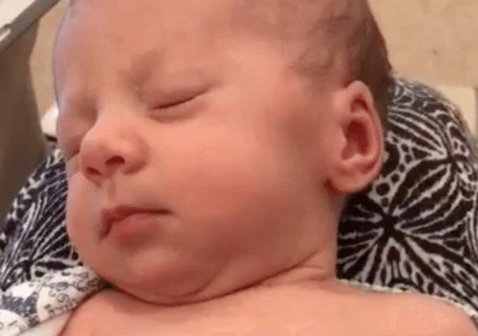 mama primijetila beba čudno diše mama primijetila beba čudno diše