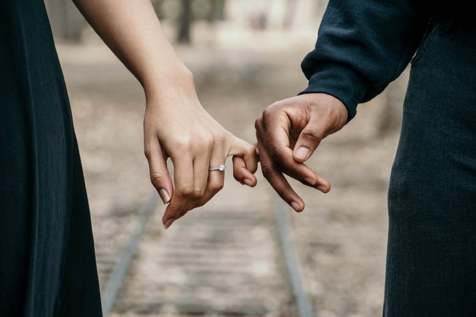 prijatelj partner ljubavnik supružniku