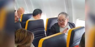 Čovjek je odbio sjediti pored crnkinje u avionu, a onda ju je počeo vrijeđati