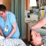 Majka nikada neće zaboraviti ono što su medicinske sestre učinile nakon što je rodila mrtvu bebu Majka nikada neće zaboraviti ono što su učinile medicinske sestre nakon što je rodila mrtvu bebu