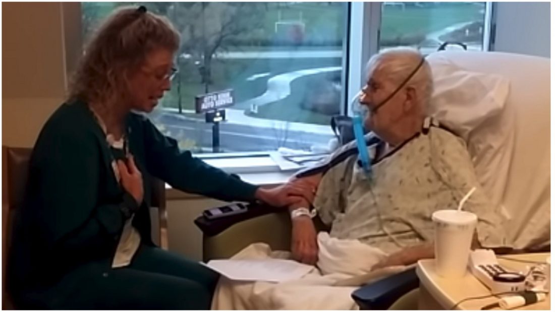 Medicinska sestra je zapjevala starijem pacijentu, svi su se iznenadili kada su vidjeli što je on učinio