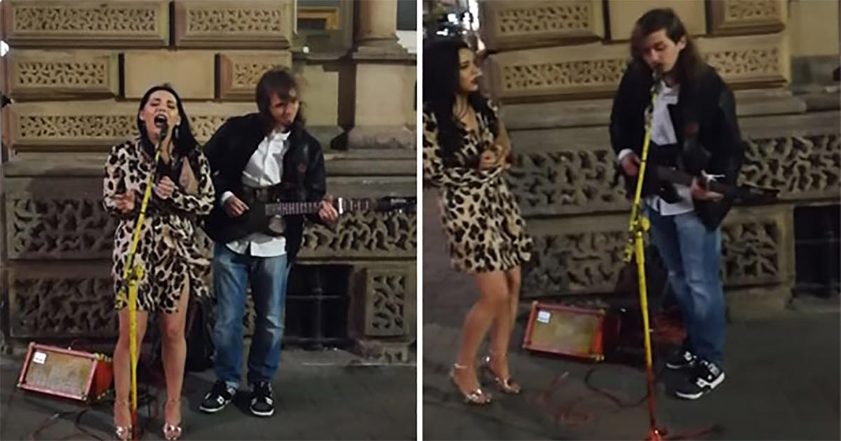 Neobično odjevena djevojka zapjevala „Aleluja“ s uličnim izvođačem