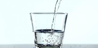 Što sve čini čaša mlake vode na prazan želudac?