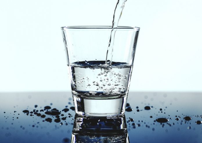 Što sve čini čaša mlake vode na prazan želudac?