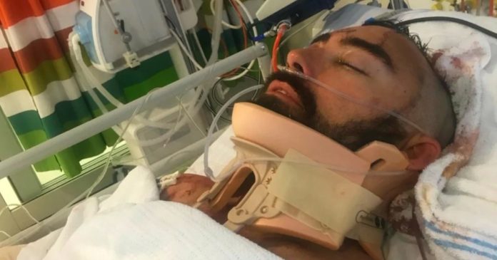 Otac se bori za život nakon što je skočio s balkona kako bi spasio svog sina