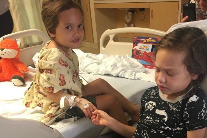 brat sestra tumor Djevojčici (6) je dijagnosticiran tumor na mozgu, a 14 dana kasnije je njezin brat dobio istu dijagnozu