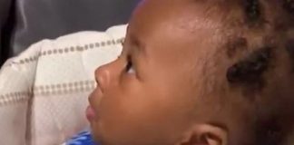 Beba prvi put vidi oca obrijane glave