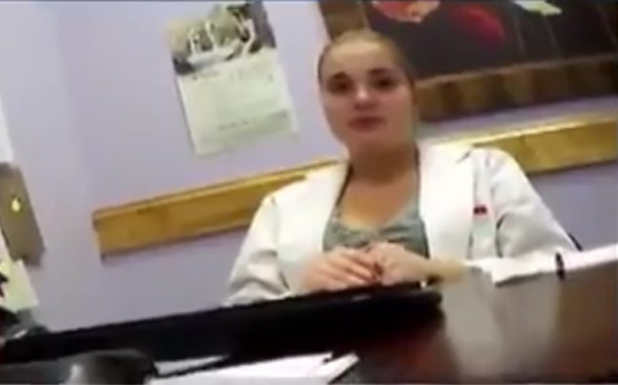 klinika za pobačeje Tajni video pokazuje ženu koja govori da će novorođeno dijete utopiti u WC školjci