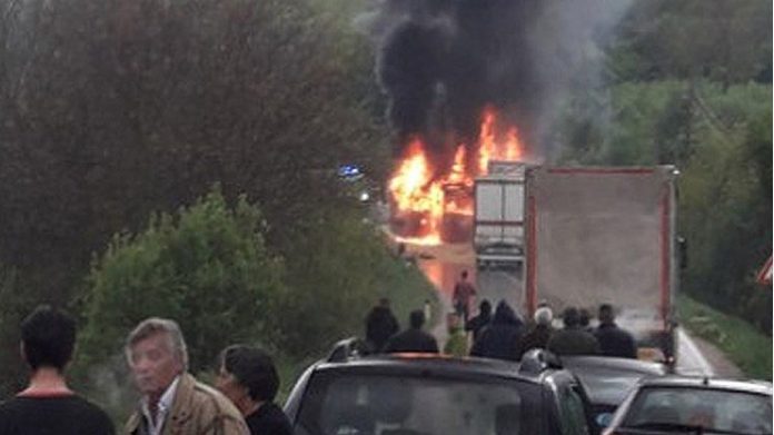 teška prometna nesreća autobus kamion