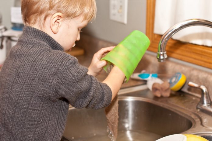 Djeca koja obavljaju kućanske poslove postaju uspješniji odrasli ljudi
