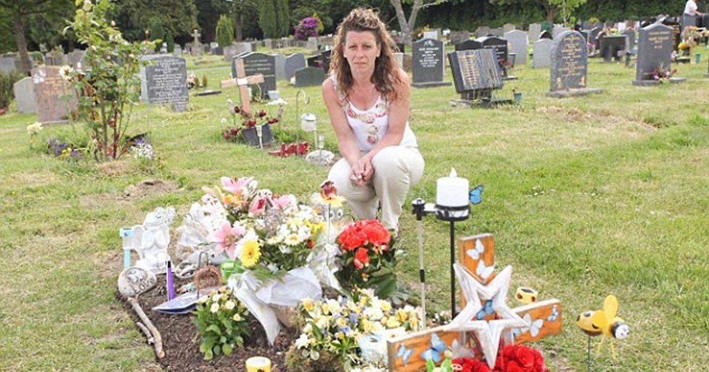 Srušili su nadgrobni spomenik njenog sina, majka se uzrujala kada je saznala razlog