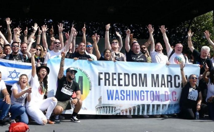 Bivši LGBT muškarci i žene se okupili kako bi demonstrirali slobodu koju su pronašli u Isusu