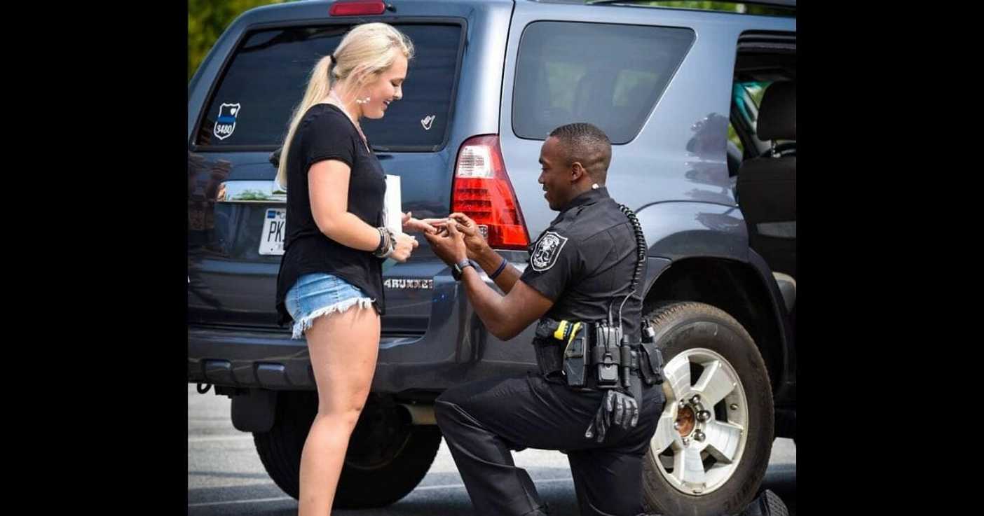 Nikome nije ugodno kada da ga policajac zaustavi, bilo da kršite zakon ili ne, no ovaj policajac je to učinio svojoj djevojci. 