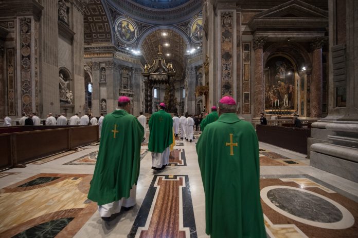 Povijesni zaokret Vatikana: Oženjeni muškarci će moći postati svećenici