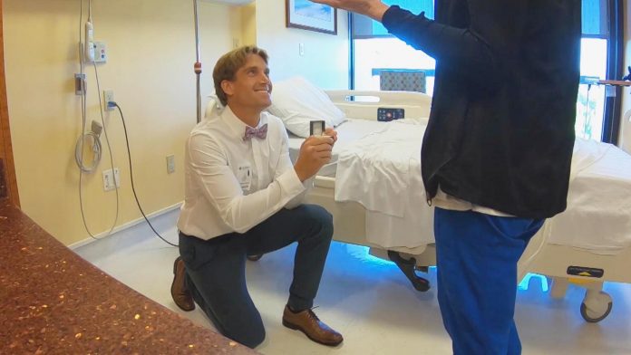 Bivši pacijent zaprosio medicinsku sestru koja mu je ranije spasila život