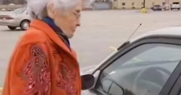 Lopov je u upao u auto starice - odlučila se boriti na iznenađujući način