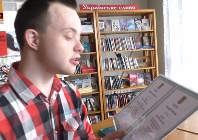 Ukrajinac Downov sindrom Ovo je prvi Ukrajinac s Downovim sindromom koji je stekao diplomu