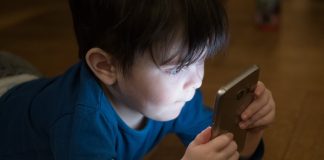 Pametni telefoni pogubno djeluju na djecu, upozoravaju znanstvenici