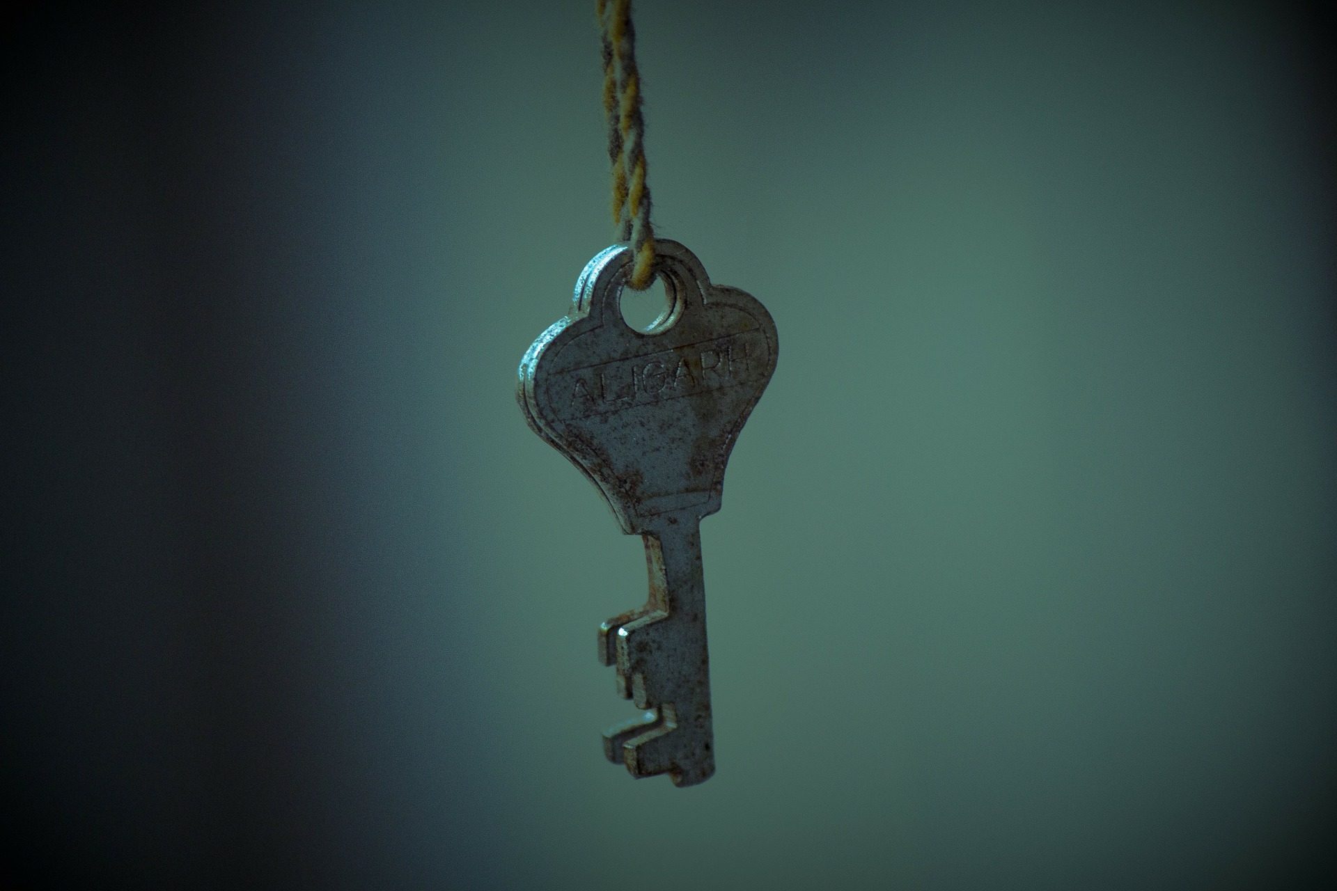 Krist drži ključeve, On otvara vrata