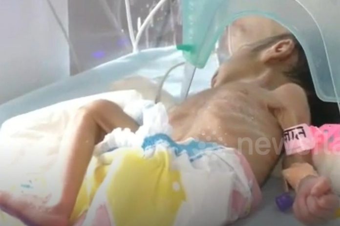 Pronašao živo zakopano novorođenče dok je kopao grob za svoju kćer