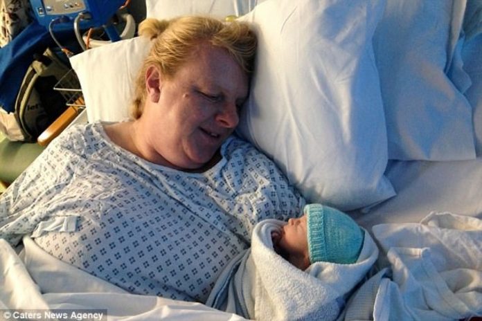 Nakon 18 spontanih pobačaja, ova žena je postala majka u 48. godini