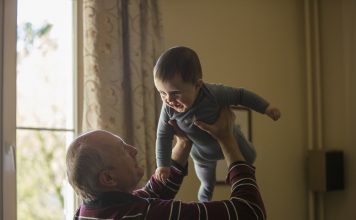 Bake i djedovi koji čuvaju unuke dokazano žive duže