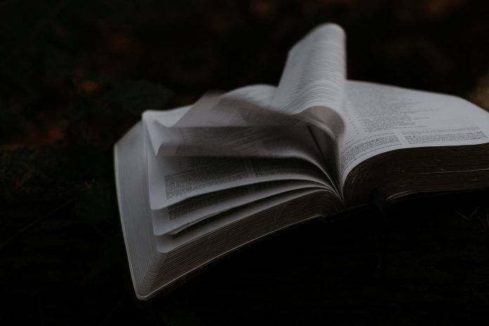 Laži koje drže žene podalje od Biblije