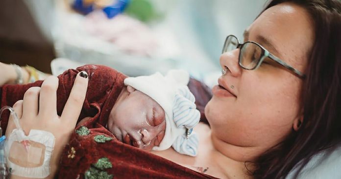 Mama rodila novorođenče s teškim oštećenjem mozga