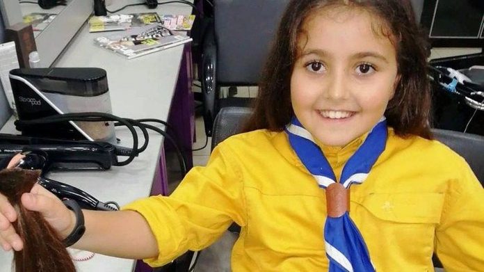 Djevojčica (8) odrezala kosu za oboljele od raka Djevojčica (8) odrezala kosu za oboljele od raka