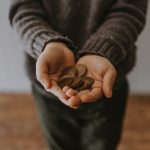 Bog testira kroz financije