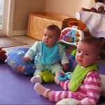 Reakcija blizanki na tatin dolazak s posla će vam rastopiti srce