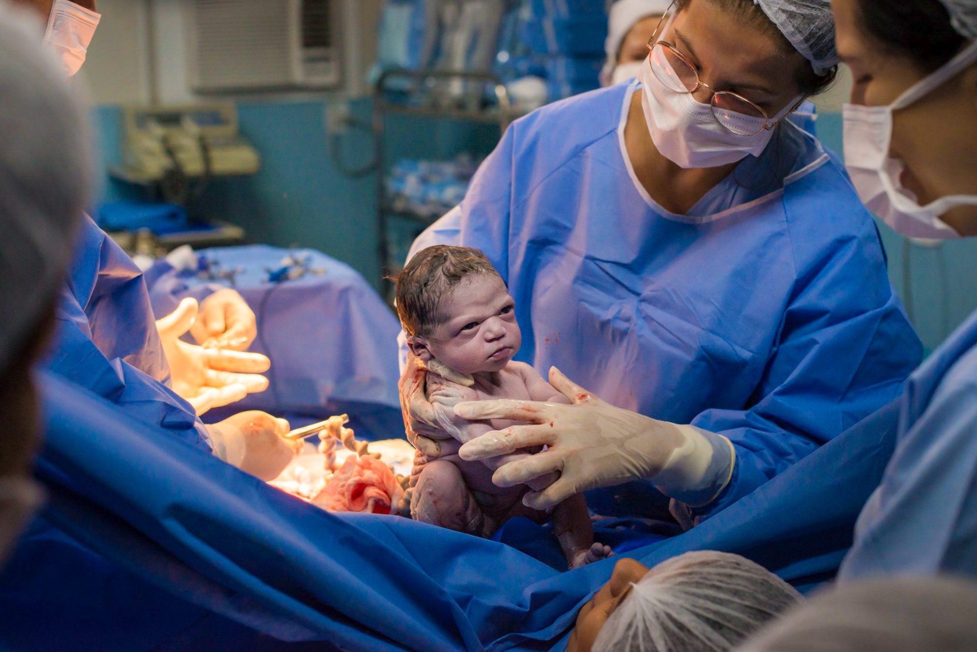 Simpatična fotografija novorođene bebe osvojila internet
