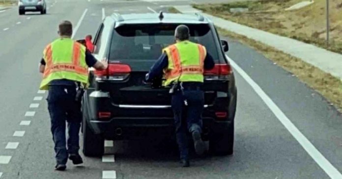 Vatrogasci pomogli obitelji koja je ostala bez goriva na putu u bolnicu Vatrogasci pomogli obitelji koja je ostala bez goriva na putu u bolnicu