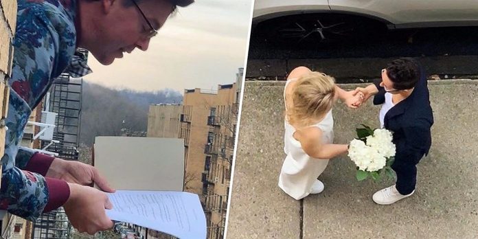Lezbijski par se vjenčao na praznim ulicama New Yorka Lezbijski par se vjenčao na praznim ulicama New Yorka
