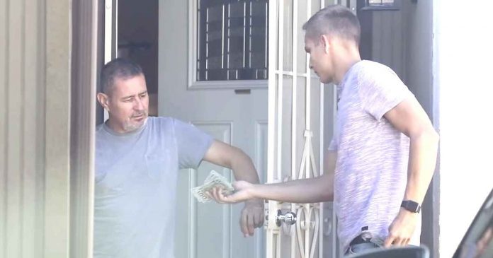 Molitve jednog muškarca su uslišane kada mu je stranac pokucao na vrata