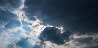 Na nebu im se pojavila poruka upozorenja zbog koronavirusa
