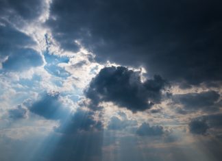 Na nebu im se pojavila poruka upozorenja zbog koronavirusa
