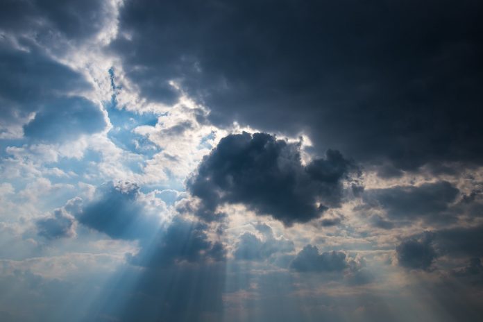 Na nebu im se pojavila poruka upozorenja zbog koronavirusa